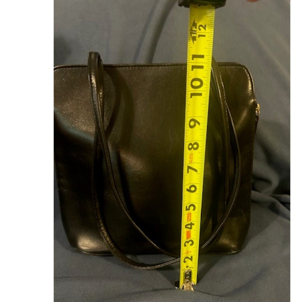 Hidesign Black Leather Expandable Medium Sized Shoulder Bag - Picture 5 of 9